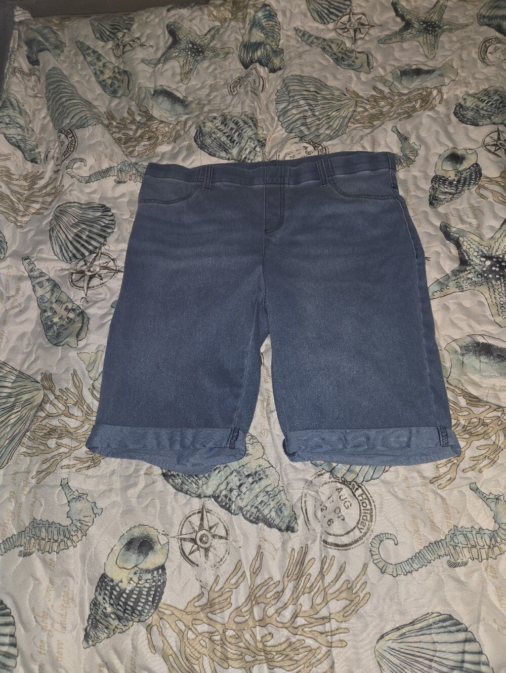 NWOT Pull-On Shorts L
